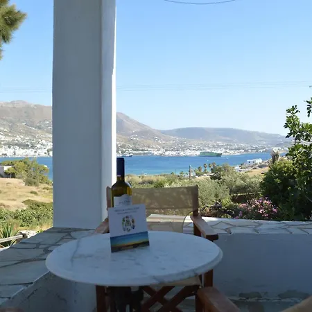 Georgy * Parikia (Paros)